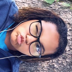 Meet your Posher, Kendra